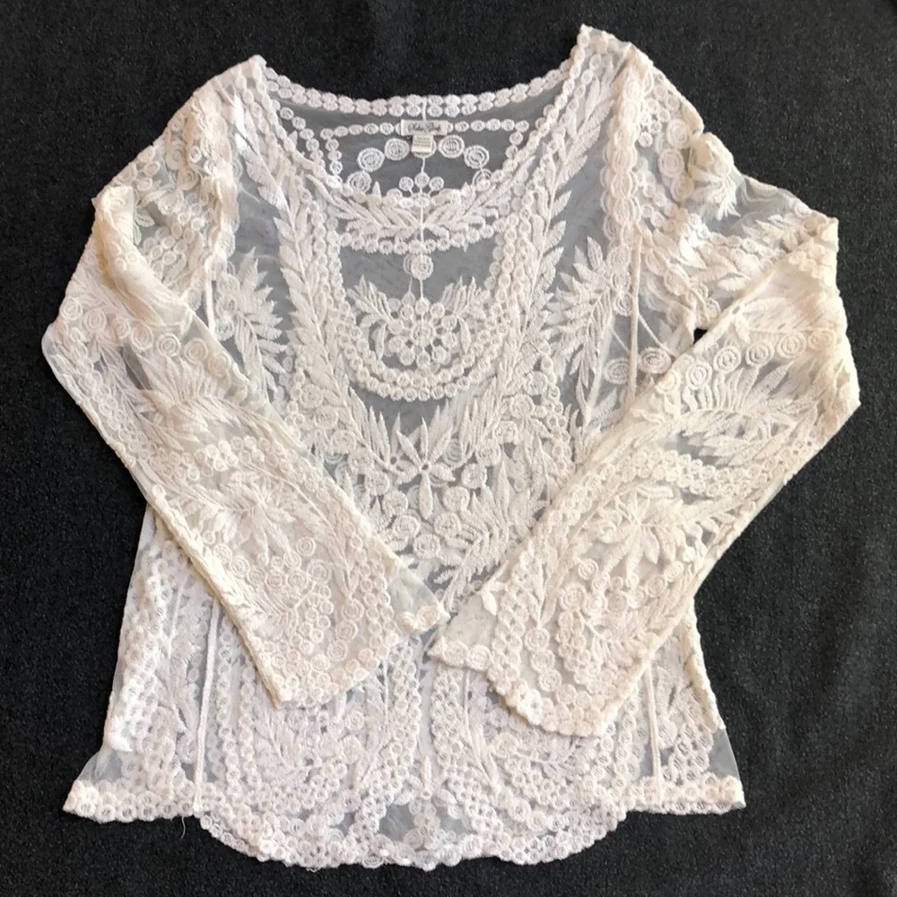 Woman’s Crewneck Ling Sleeves Lace Shirt Cream White One Size